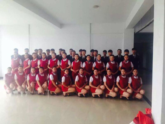 长春信息技术职业学院首航班九位同学在海南航空乘务员面试上传来通过复试的喜讯。